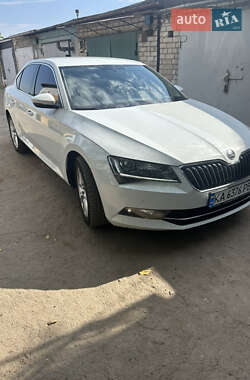 Лифтбек Skoda Superb 2016 в 