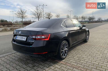 Лифтбек Skoda Superb 2015 в 