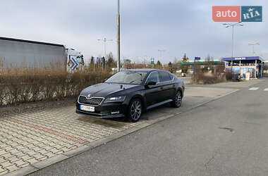 Лифтбек Skoda Superb 2015 в 
