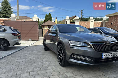 Лифтбек Skoda Superb 2023 в 