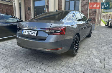Лифтбек Skoda Superb 2023 в 