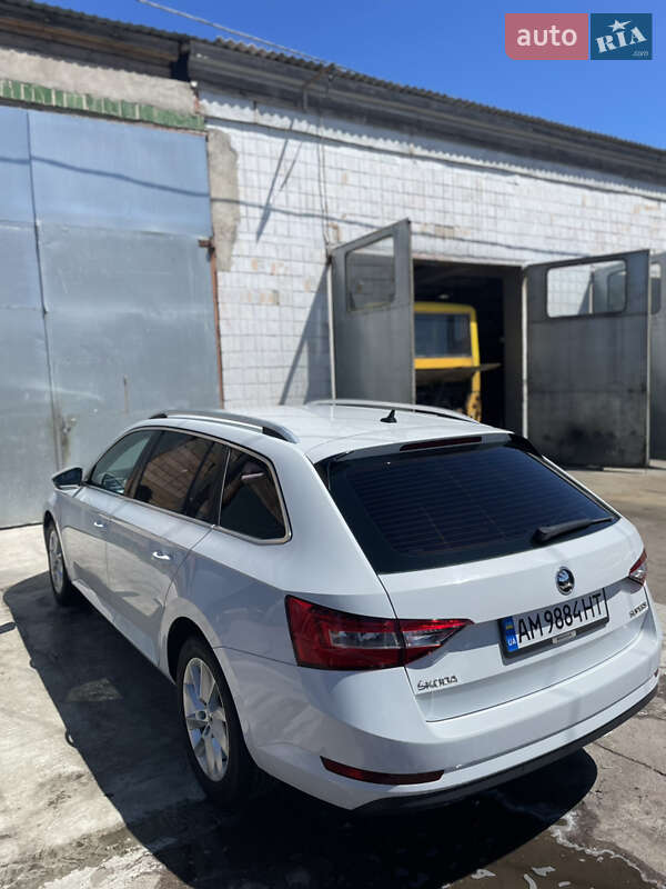 Універсал Skoda Superb 2016 в Звягелі