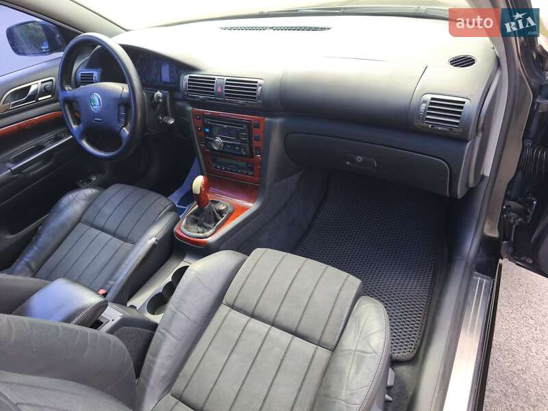 Лифтбек Skoda Superb 2003 в Днепре