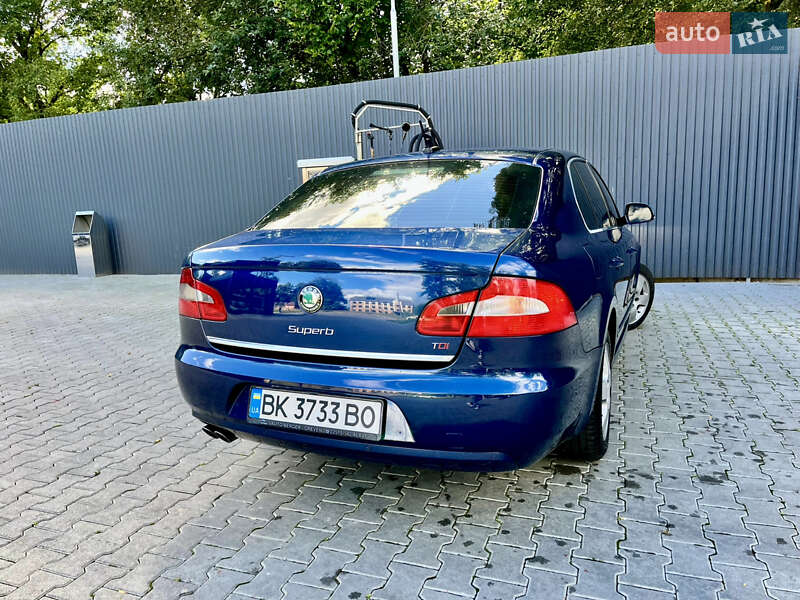 Лифтбек Skoda Superb 2009 в Рава-Русской