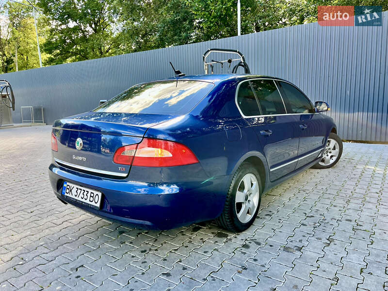 Лифтбек Skoda Superb 2009 в Рава-Русской