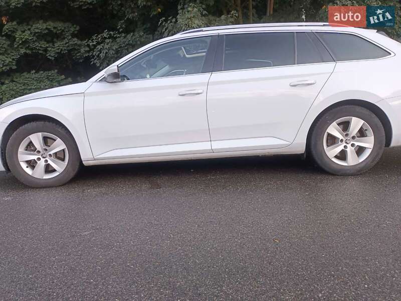 Универсал Skoda Superb 2018 в Хусте