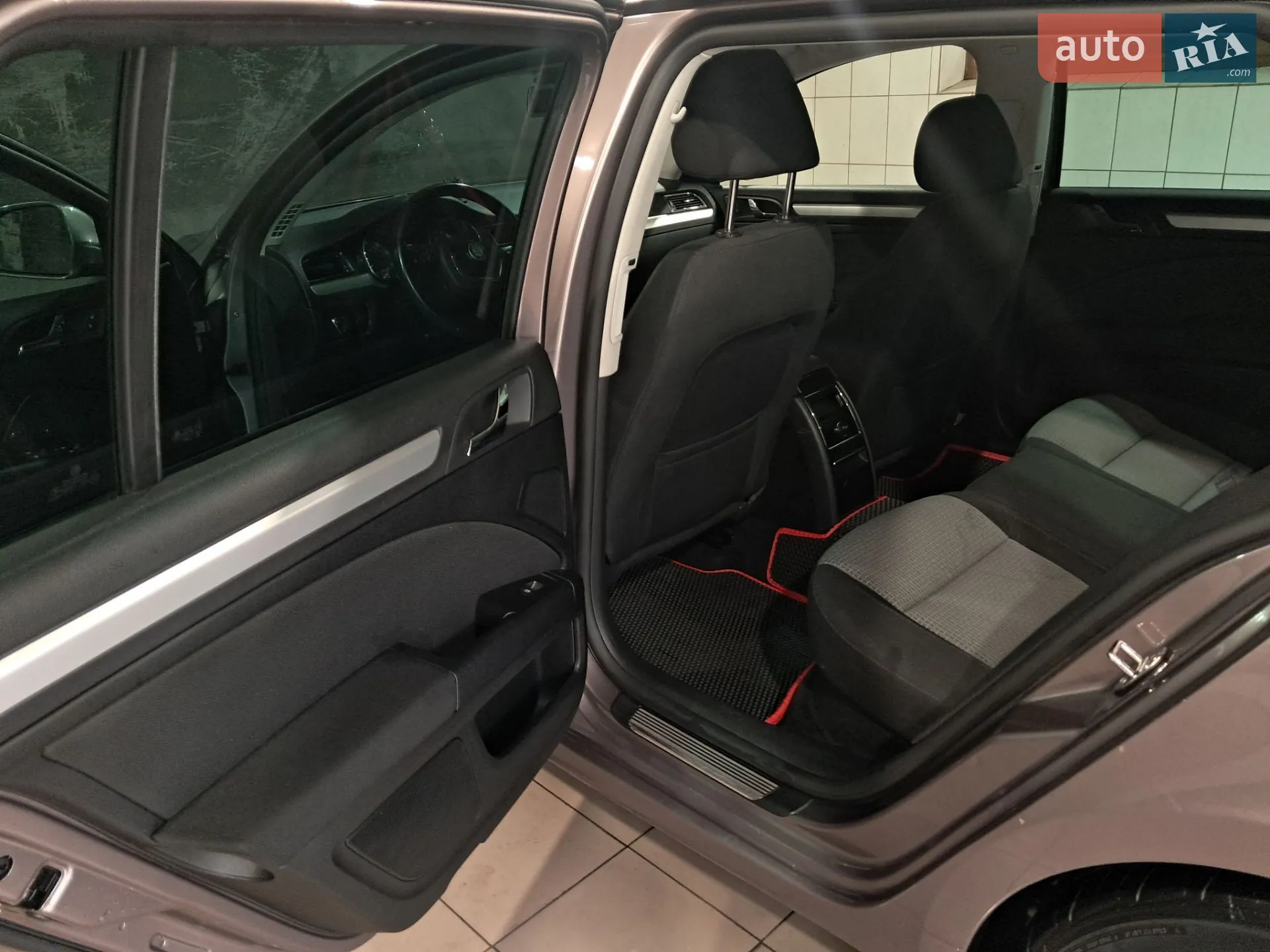 2010 Skoda Superb - мініатюра 5