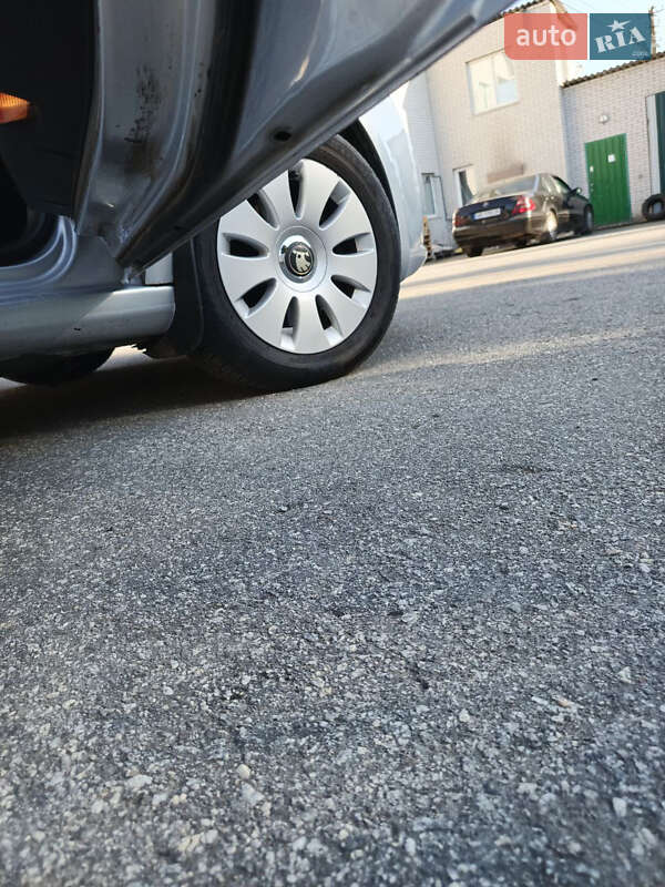 Лифтбек Skoda Superb 2009 в Гнивани