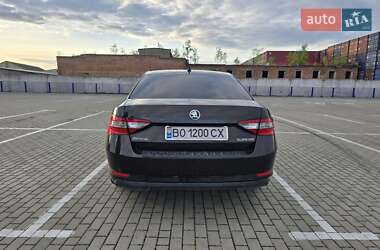 Лифтбек Skoda Superb 2016 в 