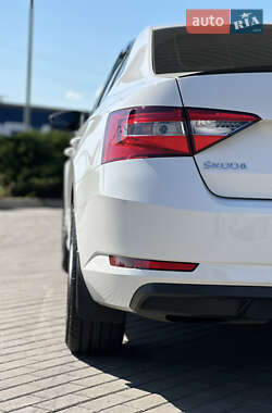 Лифтбек Skoda Superb 2015 в 