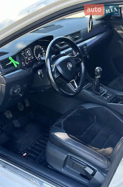 Лифтбек Skoda Superb 2015 в 