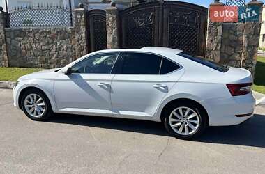 Лифтбек Skoda Superb 2022 в Ровно
