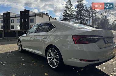 Лифтбек Skoda Superb 2019 в 
