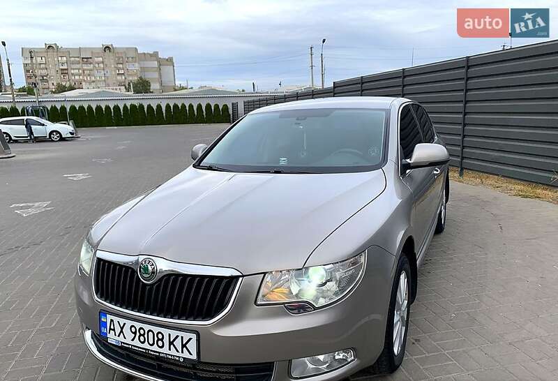 Лифтбек Skoda Superb 2010 в 