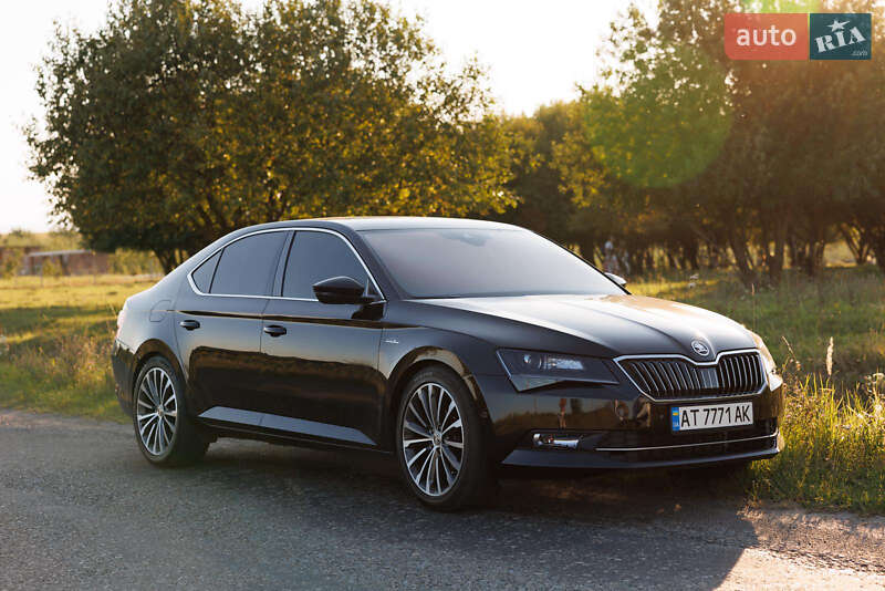 Лифтбек Skoda Superb 2016 в 