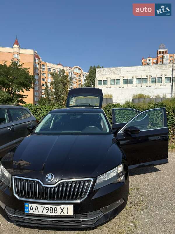Лифтбек Skoda Superb 2019 в Киеве