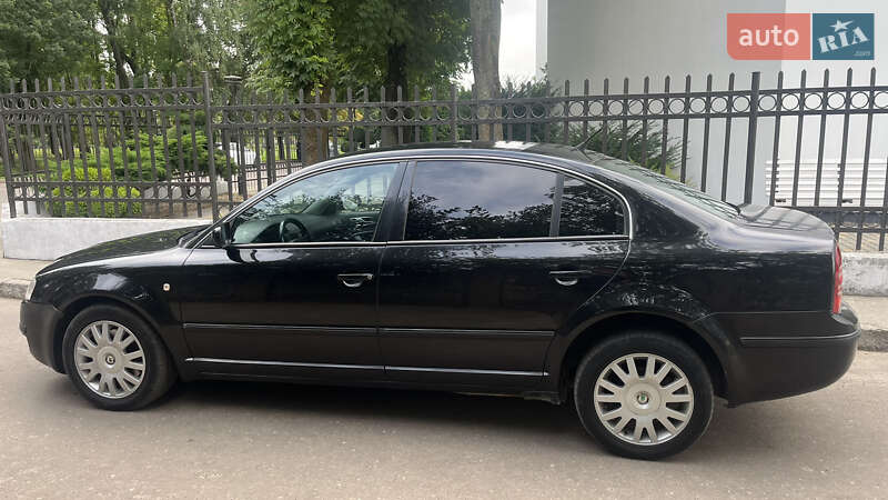Лифтбек Skoda Superb 2003 в Львове