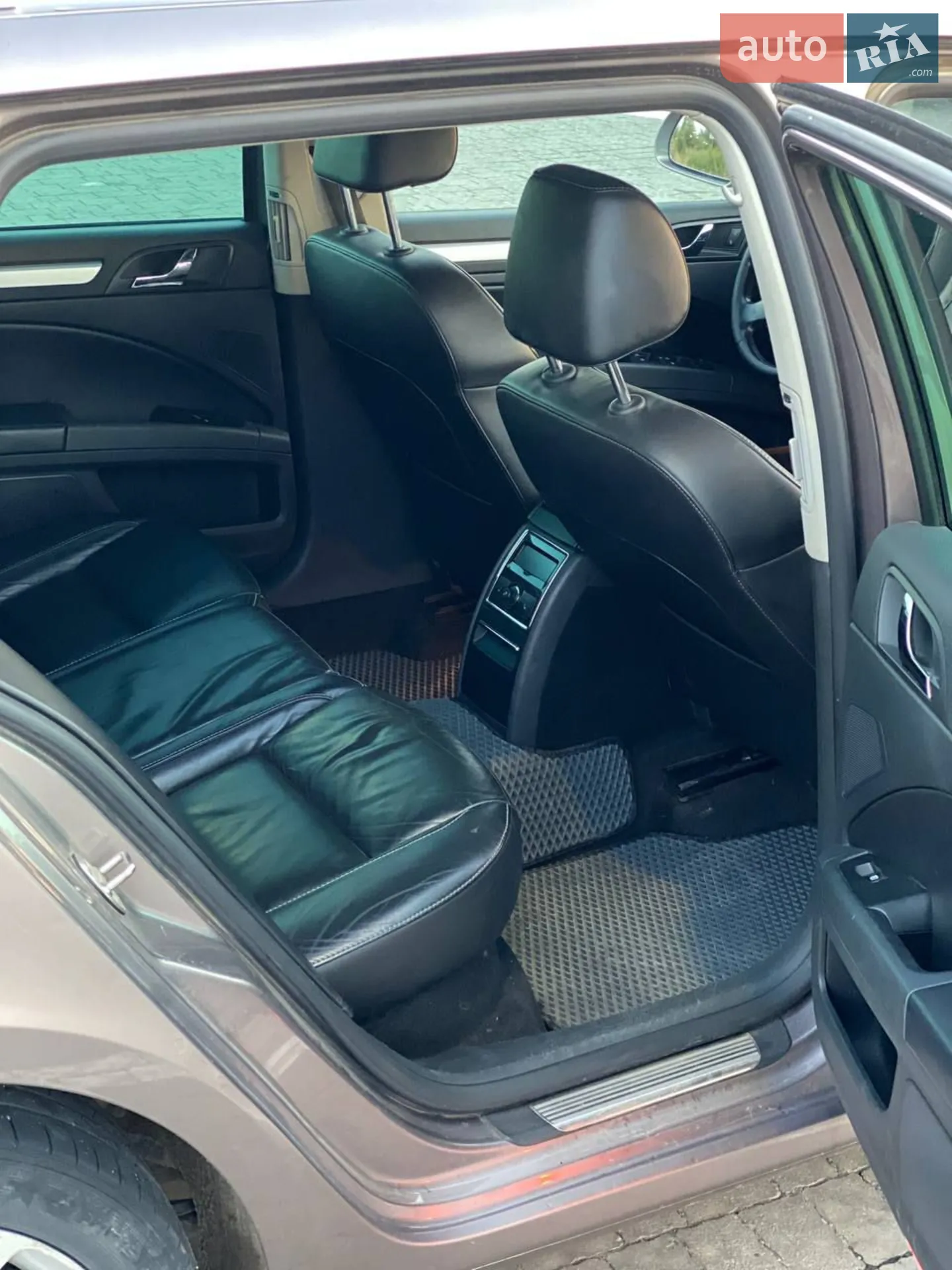 2010 Skoda Superb - мініатюра 8
