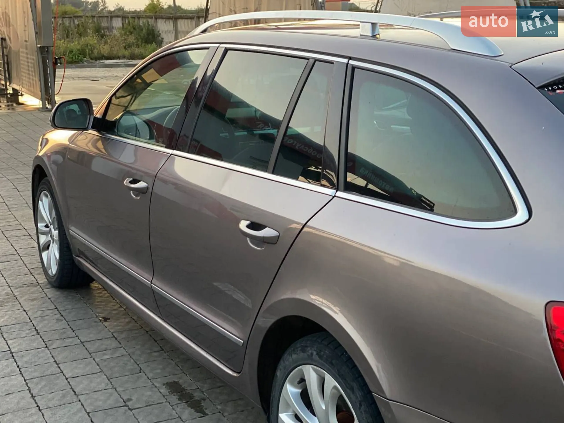 2010 Skoda Superb - мініатюра 5