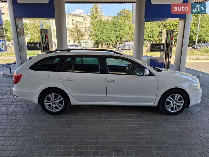 Универсал Skoda Superb 2011 в Николаеве