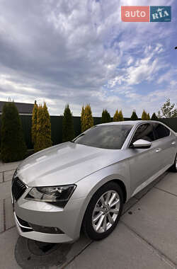 Лифтбек Skoda Superb 2016 в 