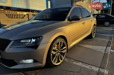 Лифтбек Skoda Superb 2018 в 