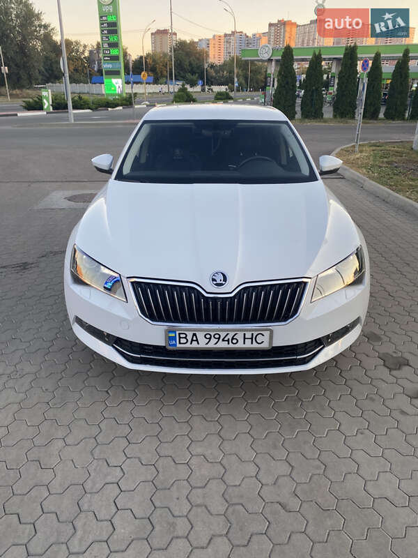 Лифтбек Skoda Superb 2018 в 