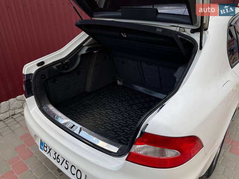 Лифтбек Skoda Superb 2010 в Полонном