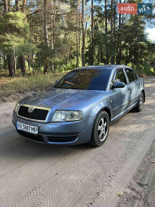 Лифтбек Skoda Superb 2003 в Тростянце