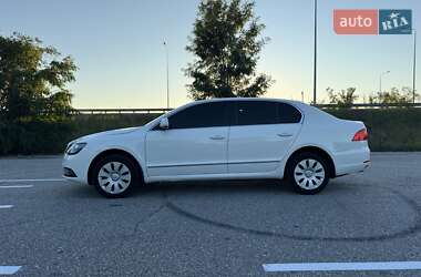 Лифтбек Skoda Superb 2015 в 
