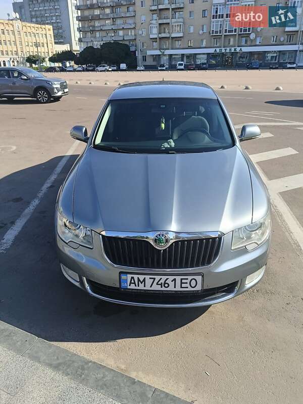 Лифтбек Skoda Superb 2010 в 