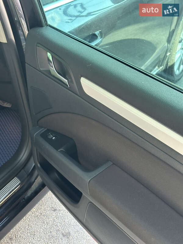 Універсал Skoda Superb 2012 в Ужгороді фото 44 Універсал Skoda Superb 2012 в Ужгороді