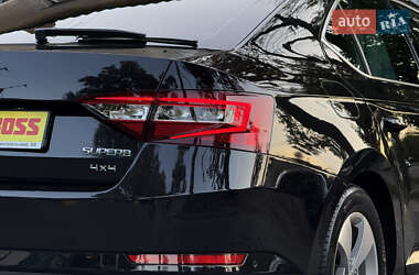 Лифтбек Skoda Superb 2015 в 
