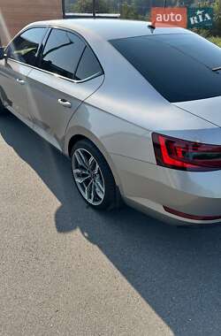 Лифтбек Skoda Superb 2018 в 