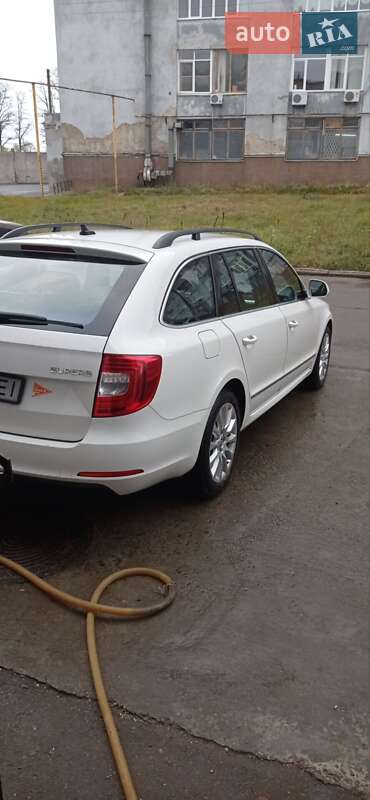 Універсал Skoda Superb 2013 в Чернігові