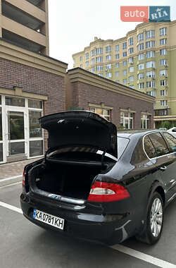Лифтбек Skoda Superb 2011 в 