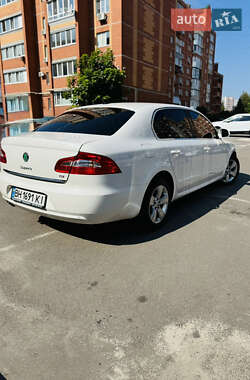 Лифтбек Skoda Superb 2013 в 