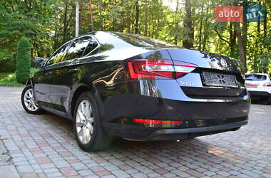 Лифтбек Skoda Superb 2017 в 