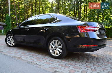 Лифтбек Skoda Superb 2017 в 