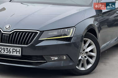 Лифтбек Skoda Superb 2015 в 