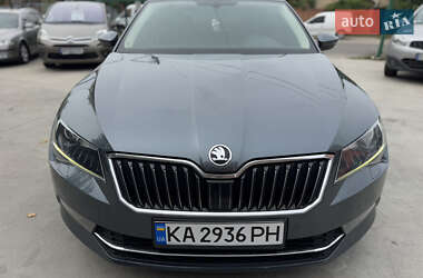 Лифтбек Skoda Superb 2015 в 