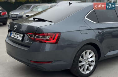 Лифтбек Skoda Superb 2015 в 