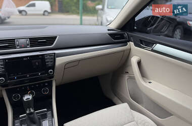 Лифтбек Skoda Superb 2015 в 