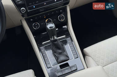 Лифтбек Skoda Superb 2015 в 