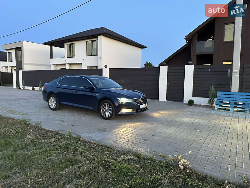Лифтбек Skoda Superb 2016 в Киеве