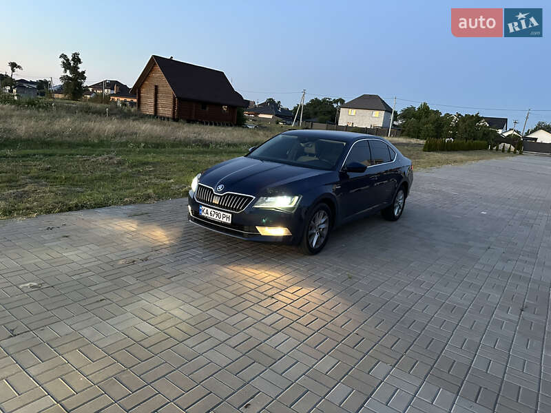 Лифтбек Skoda Superb 2016 в Киеве