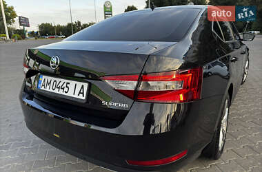 Лифтбек Skoda Superb 2015 в 