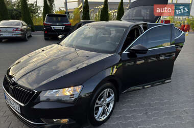 Лифтбек Skoda Superb 2015 в 
