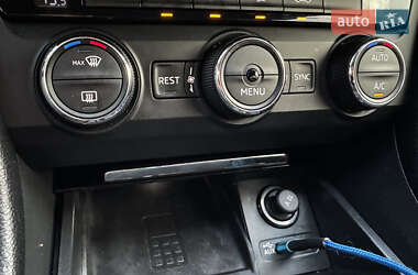 Лифтбек Skoda Superb 2015 в 