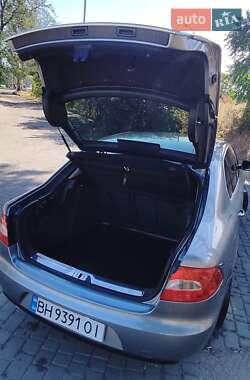Лифтбек Skoda Superb 2011 в 